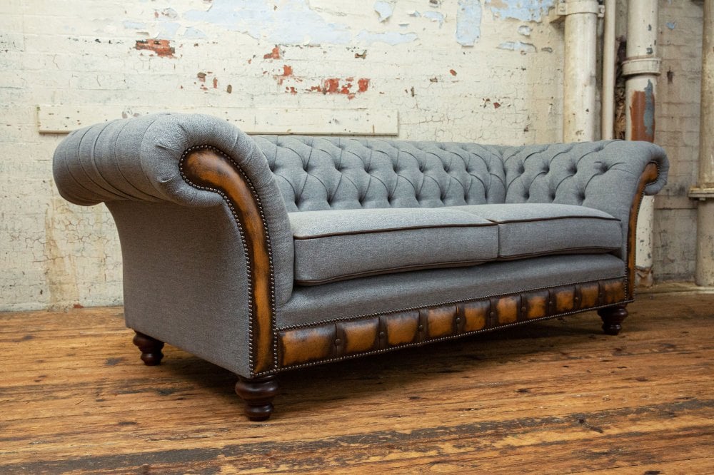 Conrad Chesterfield Sofa – Herringbone Iron Wool